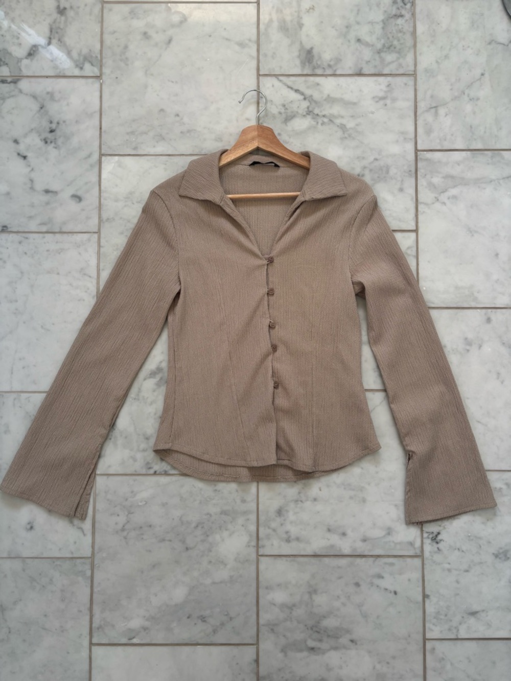 Defacto Collared Ribbed Button-Front Top in Taupe | size small